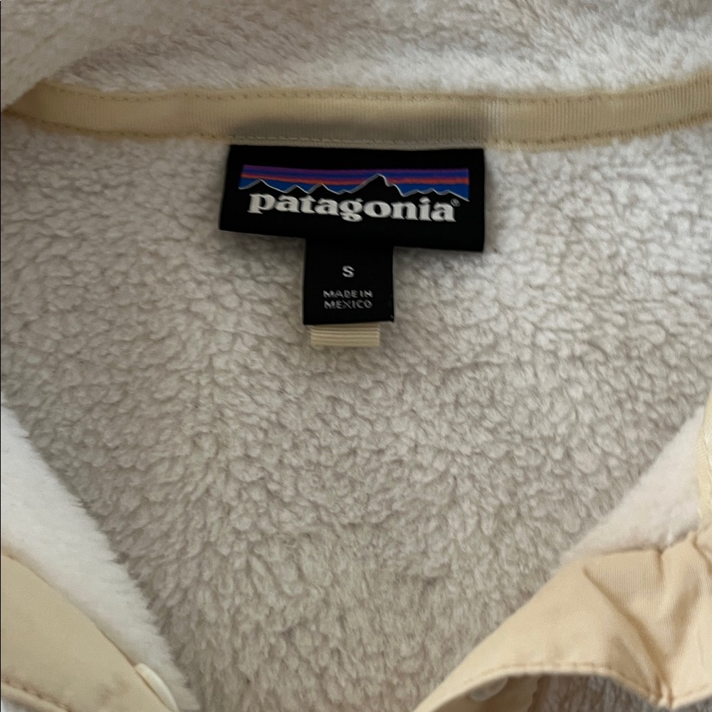 Patagonia Off-White Fleece Jacket